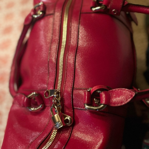 Henri Bendel New York West 57th Weekender Red - Picture 5 of 7